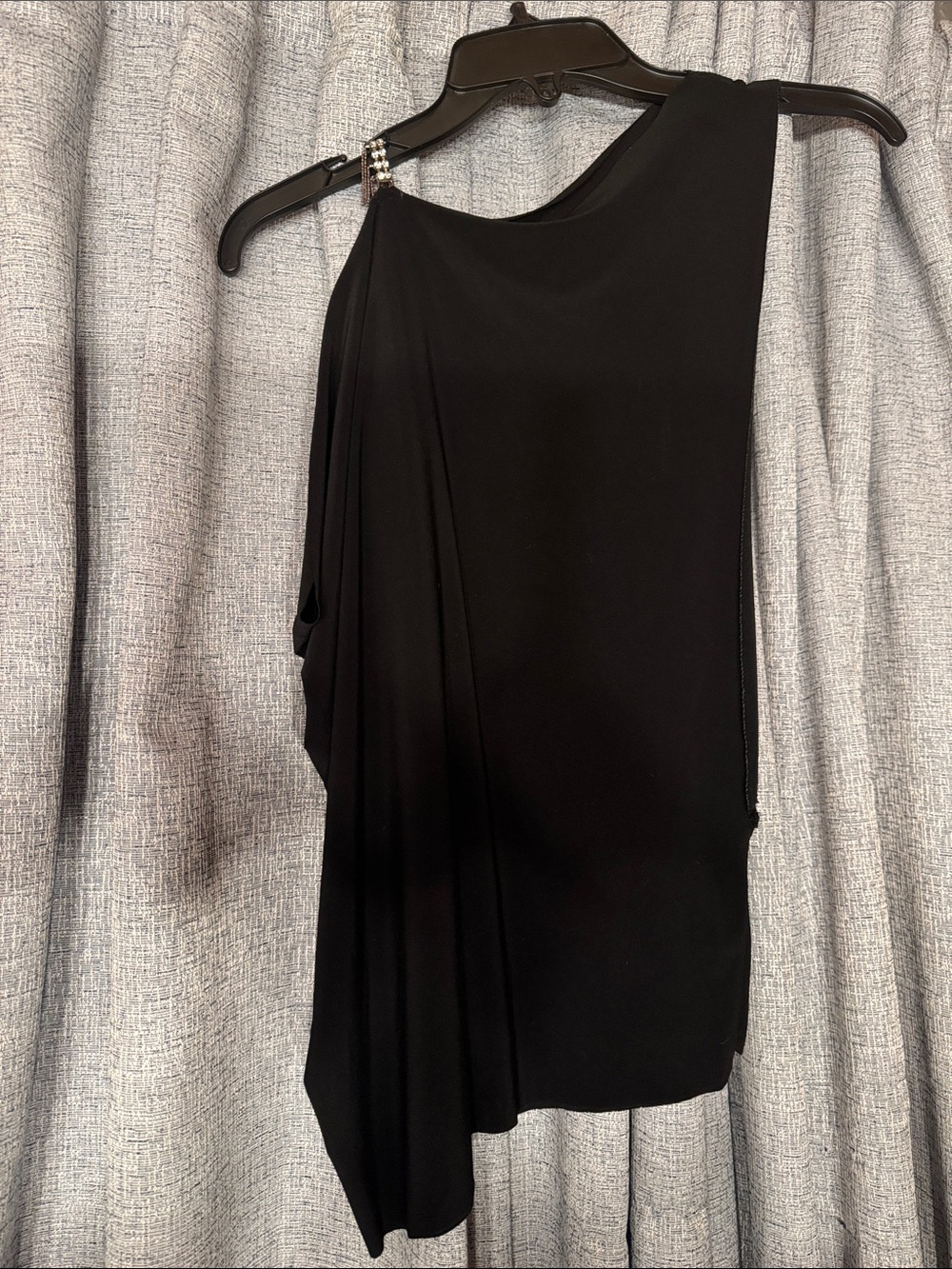 3/$15! 🎈 Black Drape-y Tank with one  Rhinestone strap